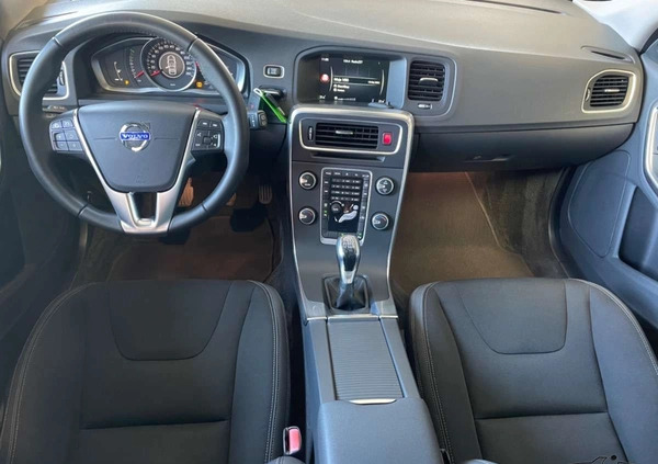 Volvo V60 cena 45500 przebieg: 204000, rok produkcji 2014 z Praszka małe 254
